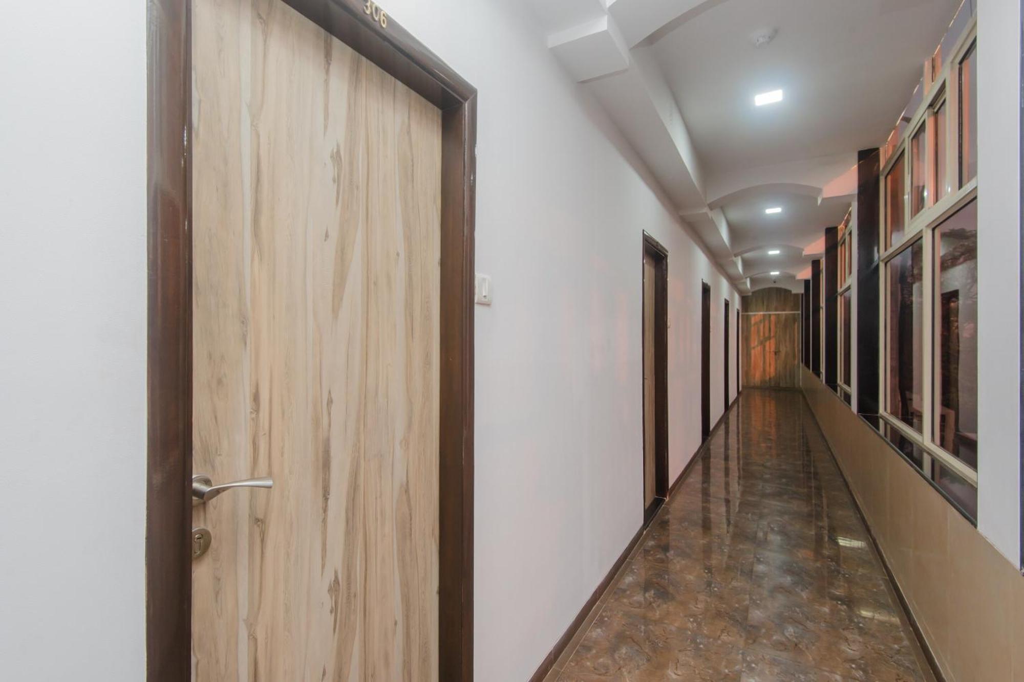 Super Hotel O Divine Residency Near Phoenix Marketcity Βομβάη Εξωτερικό φωτογραφία